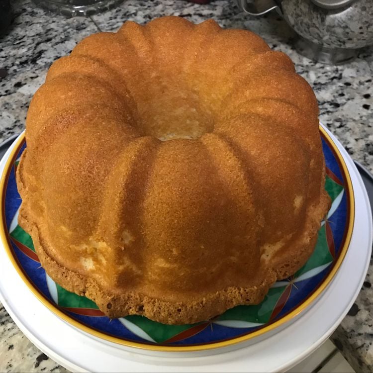 old-fashioned-sour-cream-pound-cake-middleeastsector