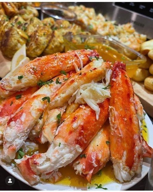 Baked Crab Legs in Butter Sauce!!!