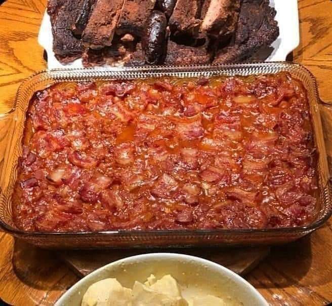 BROWN SUGAR AND BACON BAKED BEANS!!!