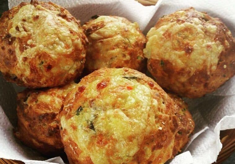 CHEDDAR CHEESE MUFFINS