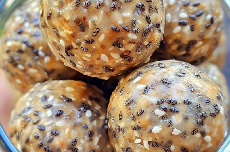Vanilla Protein Balls with Chia Seeds